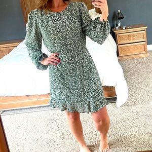 Lulu’s green open back dress